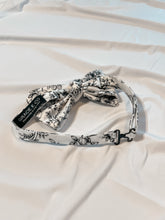 Load image into Gallery viewer, Men’s Bow Tie in Black and White Floral