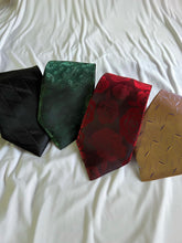 Load image into Gallery viewer, Men’s Necktie in Emerald Paisley