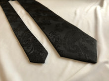 Load image into Gallery viewer, Men’s Necktie in Black Paisley