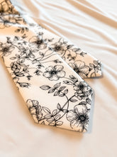 Load image into Gallery viewer, Boy’s Necktie in Black and White Floral