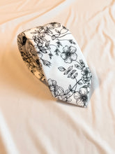 Load image into Gallery viewer, Boy’s Necktie in Black and White Floral