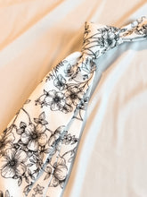 Load image into Gallery viewer, Boy’s Necktie in Black and White Floral