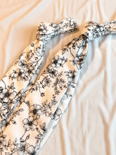 Load image into Gallery viewer, Boy’s Necktie in Black and White Floral