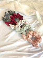 Load image into Gallery viewer, Bow Knot Scrunchies
