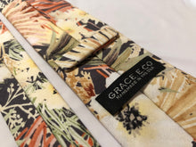 Load image into Gallery viewer, Men’s Necktie in Neutral Rose Floral