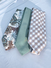 Load image into Gallery viewer, Men’s Cotton Necktie in Caramel Check