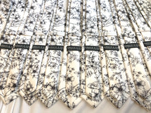 Load image into Gallery viewer, Men’s Necktie in Black and White Floral