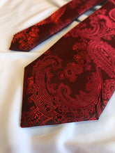 Load image into Gallery viewer, Men’s Tie in Red Paisley