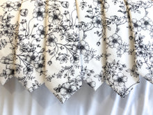 Load image into Gallery viewer, Men’s Necktie in Black and White Floral