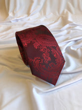 Load image into Gallery viewer, Men’s Tie in Red Paisley