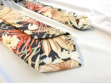Load image into Gallery viewer, Men’s Necktie in Neutral Rose Floral