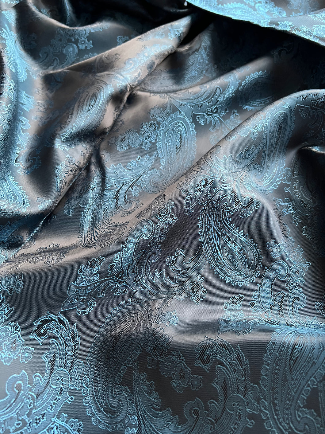 Men’s Necktie in Teal Paisley