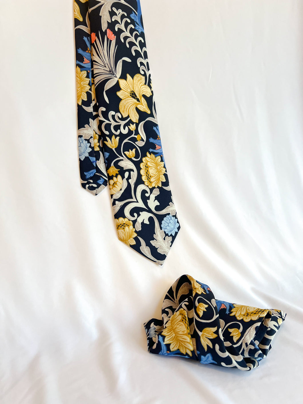 Limited | Men’s Necktie in Blue and Yellow Floral
