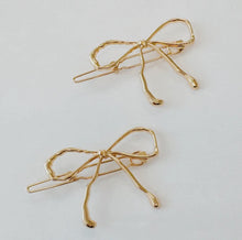 Load image into Gallery viewer, Set of 2 Wobbly Gold Metal Bow Barrette Clips
