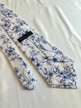 Load image into Gallery viewer, Men’s Necktie in Blue and White Floral
