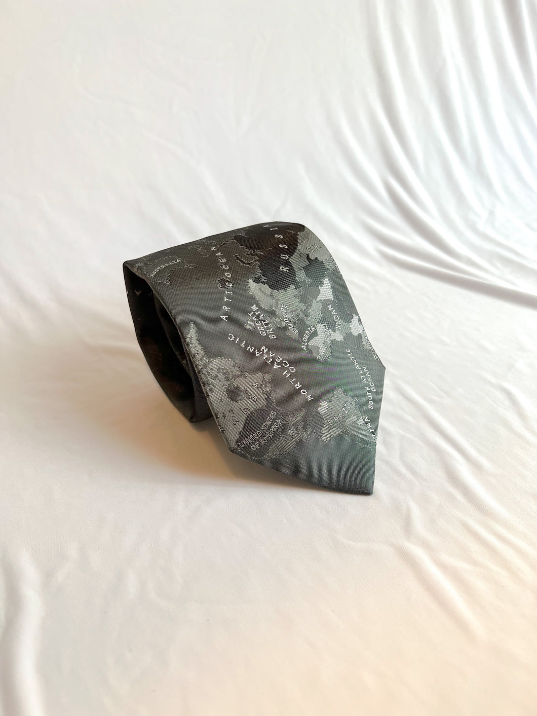 Men’s Necktie in Steel Atlas | Silver Gray Map Tie