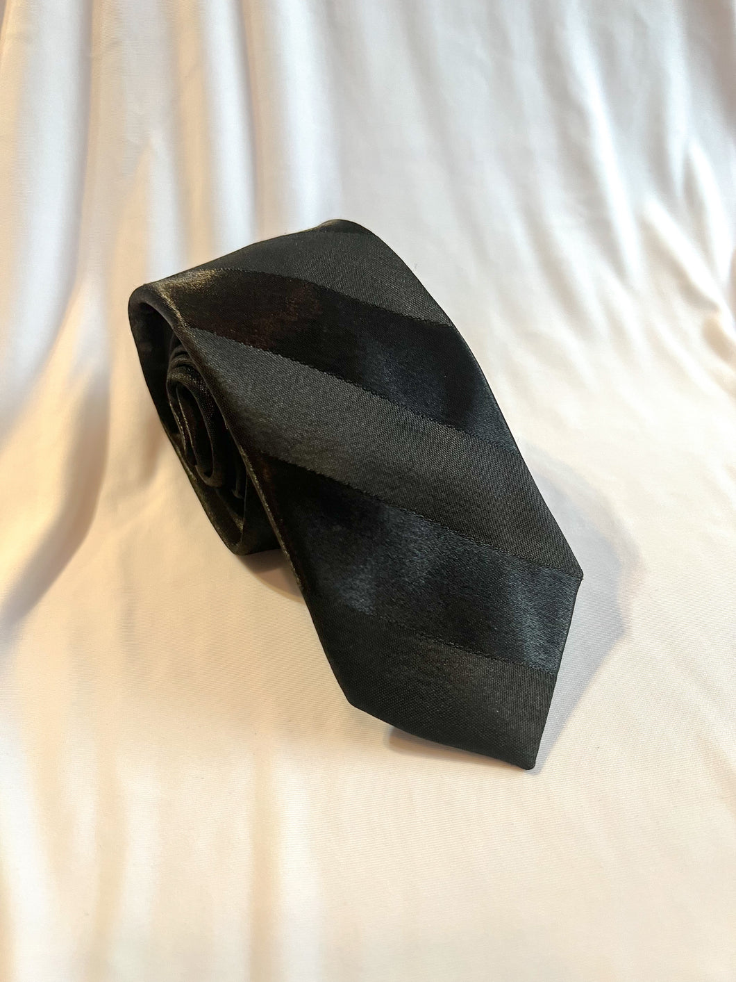 Men’s Satin Stripe Necktie in Black