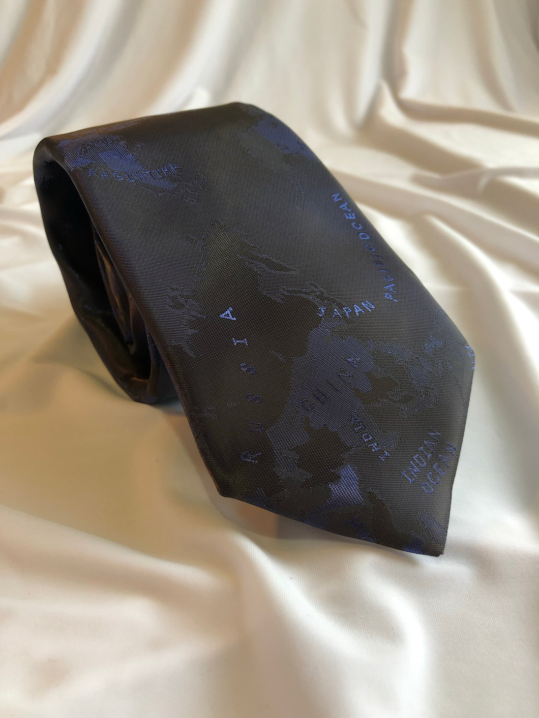 Men’s Necktie in Navy Atlas