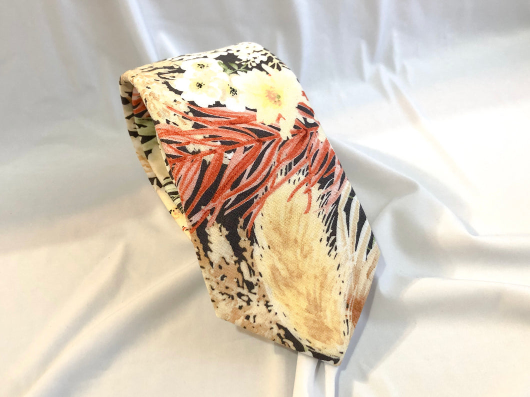 Men’s Necktie in Neutral Rose Floral